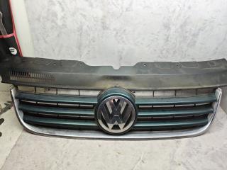 решетка радиатора Volkswagen Multivan T5 (2003 - 2009), 2.5 л., AXE, дизель, МКПП, микроавтобус, полный привод, 7H5807101