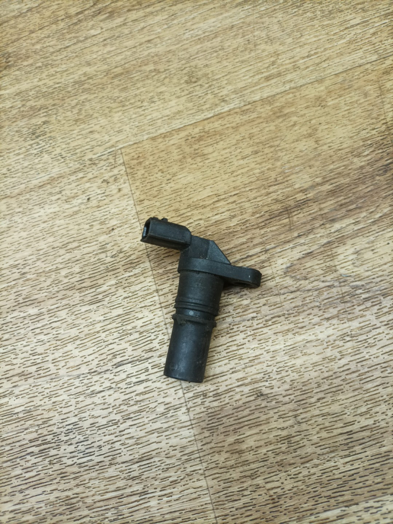 датчик коленвала Renault Twingo 2 поколение 2009, 1.5 л., дизель, МКПП, хетчбэк 3 дв., 8200885209 - фото №1