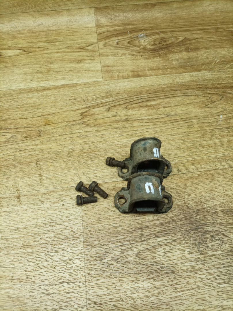 крепление стабилизатора / втулки стабилизатора Lexus RX 1 поколение 2000, 3.0 л., 1MZ-FE, бензин, АКПП, внедорожник 5 дв., полный привод - фото №1