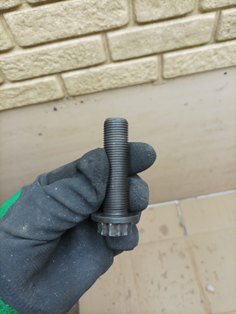 болт двигателя Volkswagen Transporter T5 2006, 1.9 л., TDi PD, AXB, дизель, МКПП, микроавтобус - фото №1