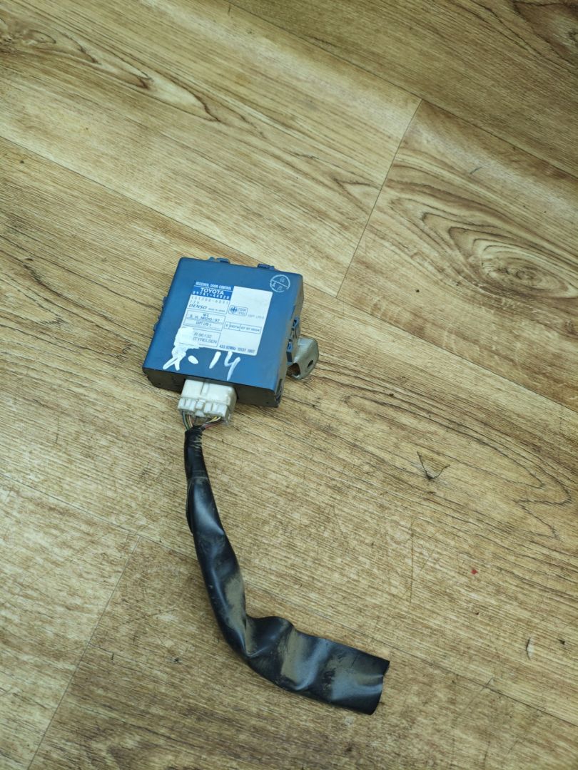 блок управления центральным замком Toyota Picnic 1 поколение 1999, 2.2 л., 3C-TE, дизель, МКПП, минивэн, 89741-44020, 151300-6091 - фото №1