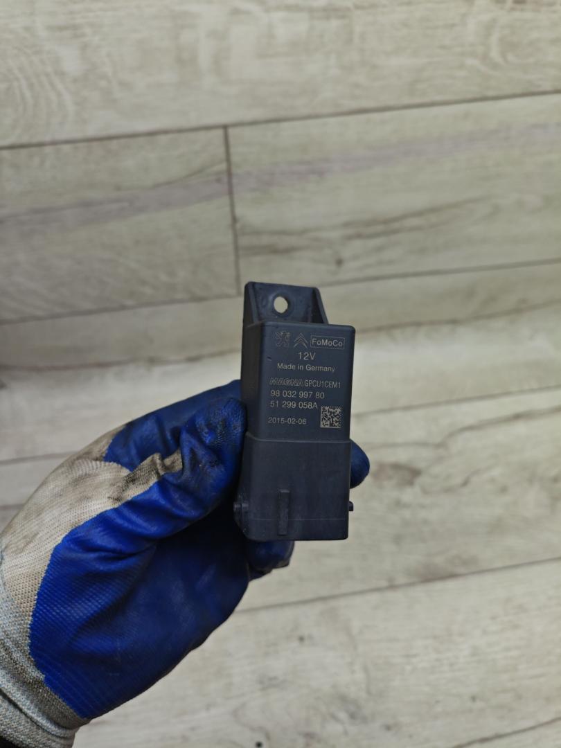 реле накала свечей Peugeot 308 T9 2015, 1.6 л., дизель, МКПП, универсал, 9803299780, 51299058A - фото №1