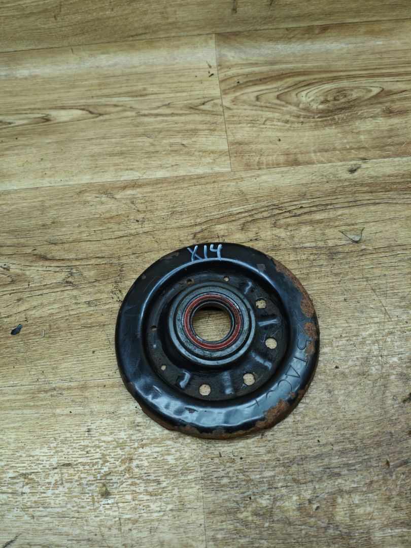 опора амортизатора верхняя (чашка) Toyota Picnic 1 поколение 1999, 2.2 л., 3C-TE, дизель, МКПП, минивэн - фото №1