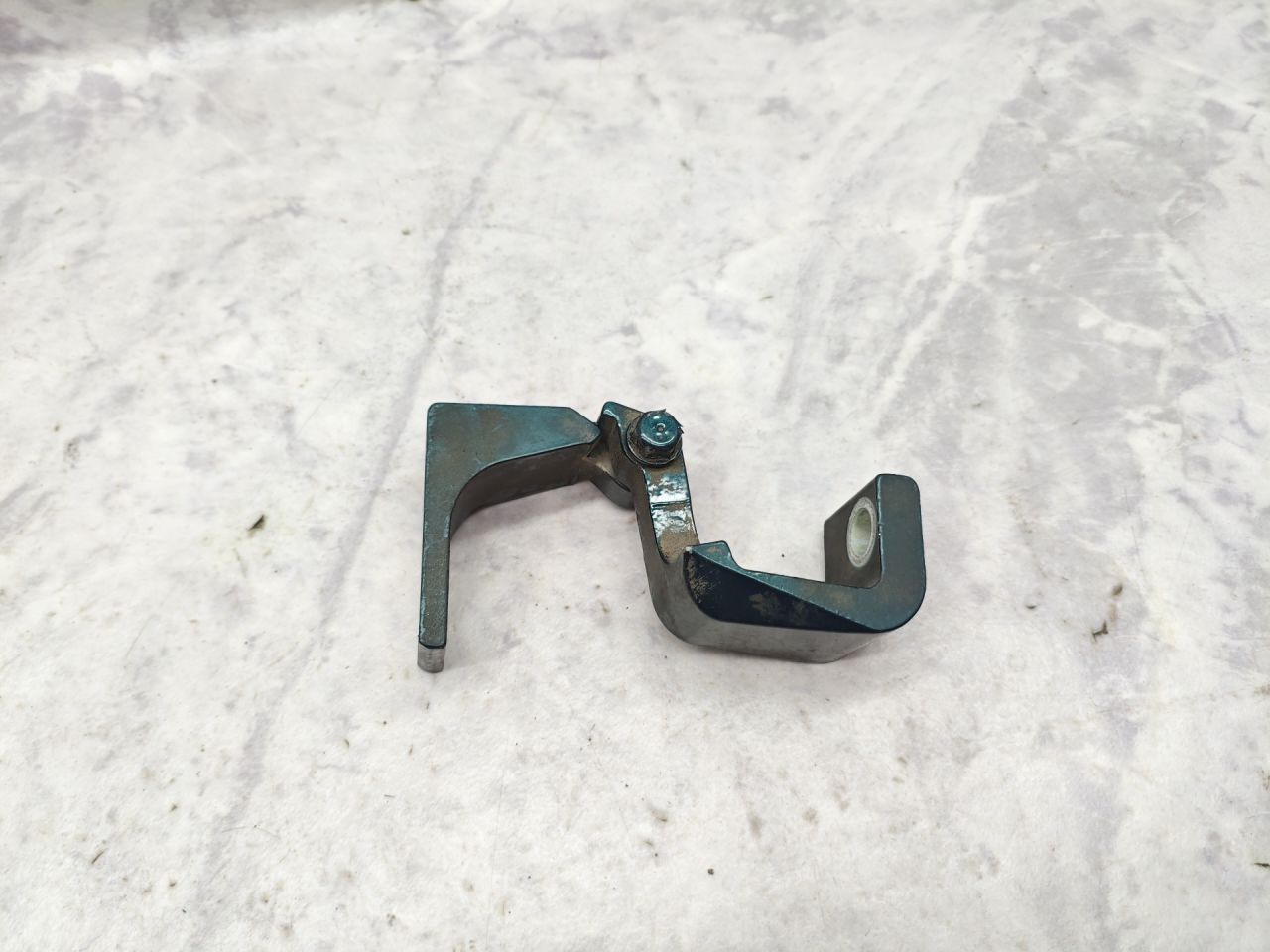 петля двери Volkswagen Multivan T5 (2003 - 2009), 2.5 л., AXE, дизель, МКПП, микроавтобус, полный привод, 7H0831402B - фото №1