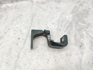 петля двери Volkswagen Multivan T5 (2003 - 2009), 2.5 л., AXE, дизель, МКПП, микроавтобус, полный привод, 7H0831402B