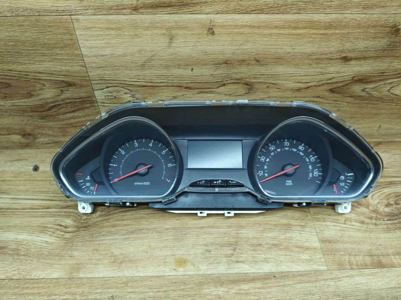 щиток приборов (приборная панель) Peugeot 208 1 поколение 2012, 1.2 л., бензин, МКПП, хетчбэк 3 дв., 9674679580 - фото №1