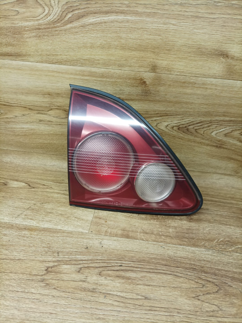 фонарь крышки багажника левый Lexus RX 1 поколение 2000, 3.0 л., 1MZ-FE, бензин, АКПП, внедорожник 5 дв., полный привод - фото №1