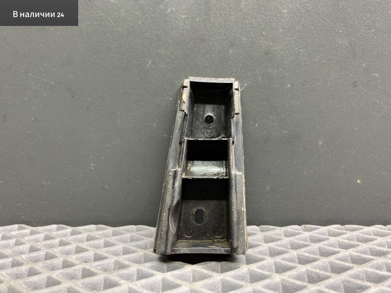 кронштейн (крепление) Renault Megane 2 поколение LM0B 2005, 1.6 л., K4M 760, бензин, МКПП, 632 — gris boreal-2, седан, передний привод, 8200162352 - фото №1