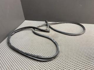 уплотнитель двери Mitsubishi Lancer 10 поколение CY2A 2008, 1.5 л., 4A91, бензин, АКПП, x42b - черный, седан, передний привод, 5725A050