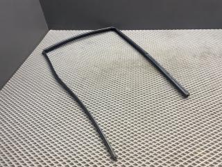 Уплотнитель стекла Toyota Yaris XP9 KSP90 (2005 - 2009), 1.0 л., 1KR-FE, бензин, МКПП, хетчбэк 5 дв., передний привод, 681520D050