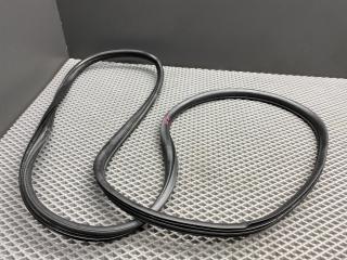 уплотнитель двери Toyota Cami 1 поколение J122E 2001, 1.3 л., K3-VE, бензин, АКПП, 6a5 - черный, внедорожник 5 дв., задний привод, правый руль, 67871-87401