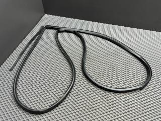 уплотнитель двери Kia Rio 2 поколение [рестайлинг] JB 2009, 1.4 л., G4EE, бензин, МКПП, белый ud - clear white, седан, передний привод, 831401G000