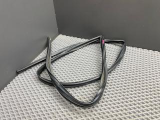 Уплотнитель стекла Toyota Camry XV30 [рестайлинг] ACV30L 2005, 2.4 л., 2AZ-FE, бензин, МКПП, 4q2 (бежевый), седан, передний привод, 6814133073