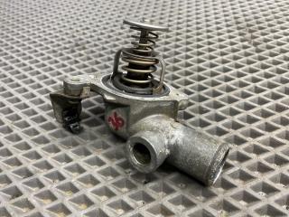 корпус термостата Toyota Cami 1 поколение J122E 2001, 1.3 л., K3-VE, бензин, АКПП, 6a5 - черный, внедорожник 5 дв., задний привод, правый руль, 90048-33088, 16321-97403