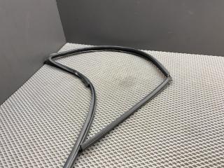 Уплотнитель стекла Mitsubishi Lancer 10 поколение CY2A 2008, 1.5 л., 4A91, бензин, АКПП, x42b - черный, седан, передний привод, 5705A069, 5705A615