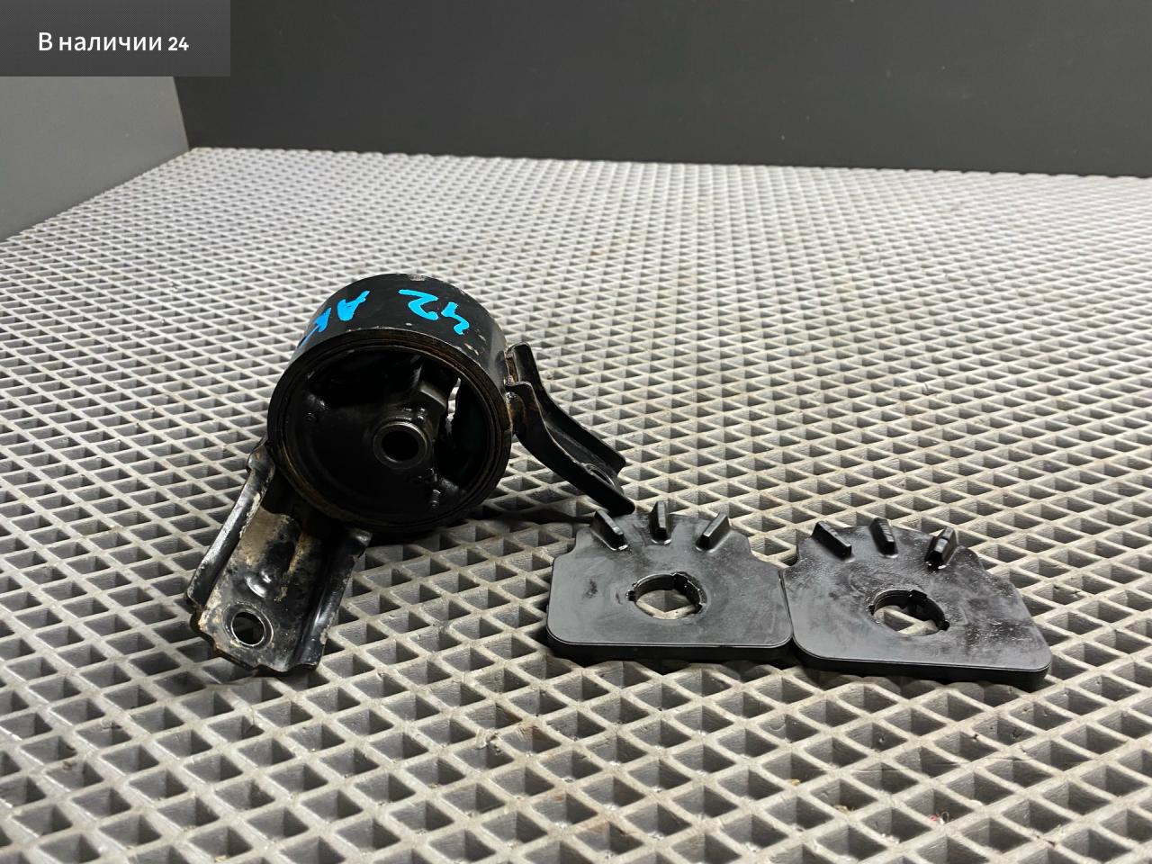 подушка крепления КПП Mitsubishi Lancer 10 поколение CY2A 2008, 1.5 л., 4A91, бензин, АКПП, x42b - черный, седан, передний привод, MN184299 - фото №1