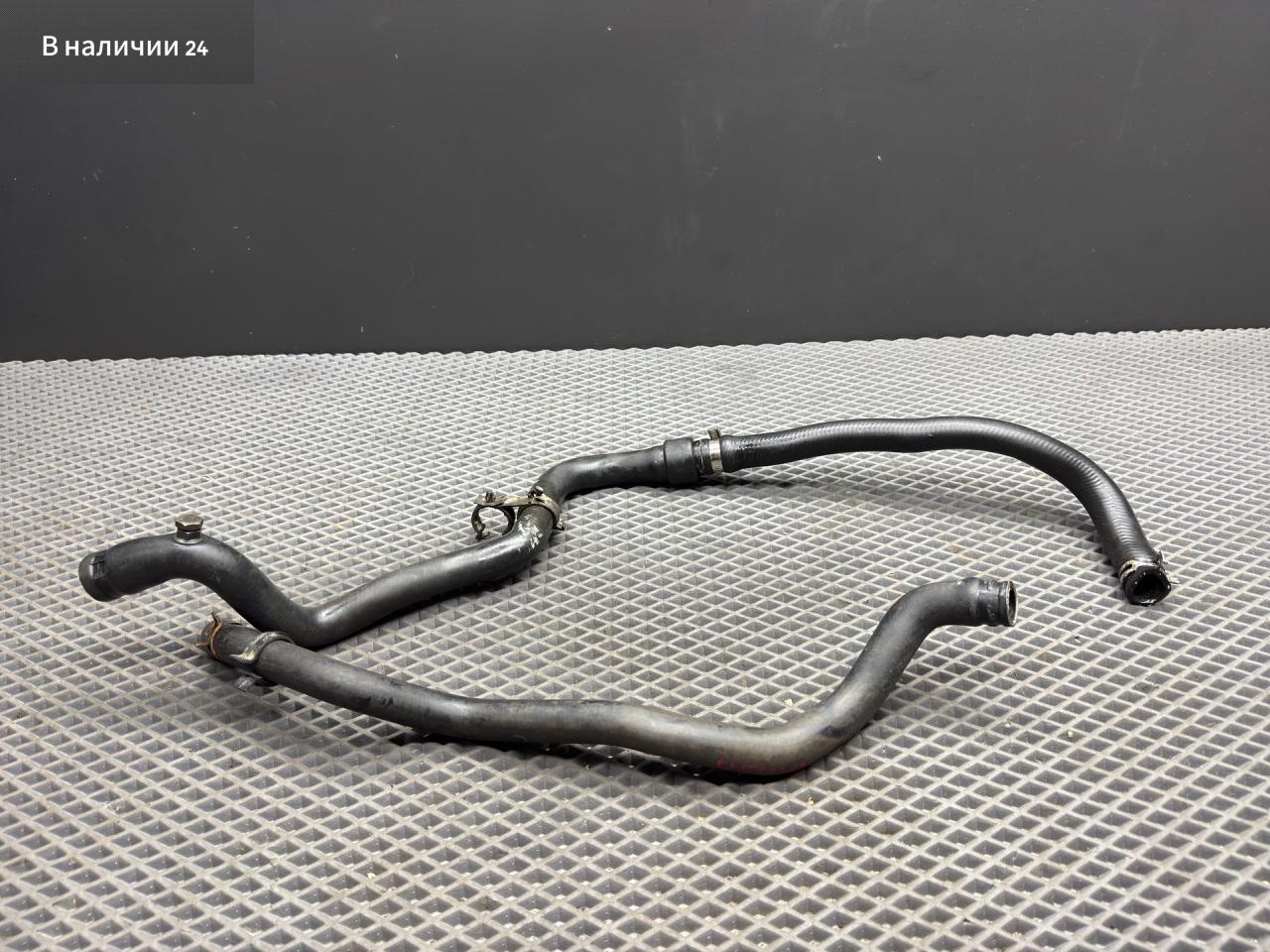 патрубок отопителя (печки) Renault Megane 2 поколение LM0B 2005, 1.6 л., K4M 760, бензин, МКПП, 632 — gris boreal-2, седан, передний привод, 8200210906, 8200460257, 8200232034 - фото №1