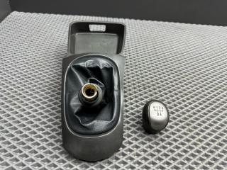 рамка обрамление кулисы Kia Rio 2 поколение [рестайлинг] JB 2009, 1.4 л., G4EE, бензин, МКПП, белый ud - clear white, седан, передний привод, 84630-1G200