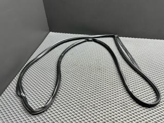 уплотнитель двери Kia Rio 2 поколение [рестайлинг] JB 2009, 1.4 л., G4EE, бензин, МКПП, белый ud - clear white, седан, передний привод, 831301G000