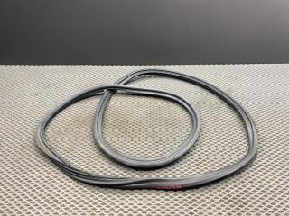 уплотнитель Toyota Yaris XP9 KSP90 (2005 - 2009), 1.0 л., 1KR-FE, бензин, МКПП, хетчбэк 5 дв., передний привод, 678810D020