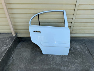 дверь задняя правая Kia Rio 2 поколение [рестайлинг] JB 2009, 1.4 л., G4EE, бензин, МКПП, белый ud - clear white, седан, передний привод, 770041G010