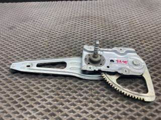 стеклоподъемник задний левый Toyota Yaris XP9 KSP90 (2005 - 2009), 1.0 л., 1KR-FE, бензин, МКПП, хетчбэк 5 дв., передний привод, 698400D120