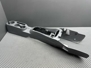 подлокотник Kia Rio 2 поколение [рестайлинг] JB 2009, 1.4 л., G4EE, бензин, МКПП, белый ud - clear white, седан, передний привод, 84611-1G000