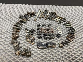 болт Kia Rio 2 поколение [рестайлинг] JB 2009, 1.4 л., G4EE, бензин, МКПП, белый ud - clear white, седан, передний привод