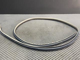 уплотнитель двери Toyota Yaris XP9 KSP90 (2005 - 2009), 1.0 л., 1KR-FE, бензин, МКПП, хетчбэк 5 дв., передний привод, 623320D011B1