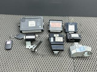 комплект системы «Комфортный доступ» Kia Cerato 2 поколение TD 2012, 2.0 л., G4KD, бензин, АКПП, черный eb - ebony black, седан, передний привод, 95490-2P100, 95420-3K210, 95420-3K100, 95420-3B210, 95430-1M910, 95410-1M101, 95400-1M182, 95470-1M100, 95700-1M000, 95460-1M201, 84751-1M101