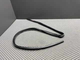 Уплотнитель стекла Toyota Cami 1 поколение J122E 2001, 1.3 л., K3-VE, бензин, АКПП, 6a5 - черный, внедорожник 5 дв., задний привод, правый руль, 68142-87403