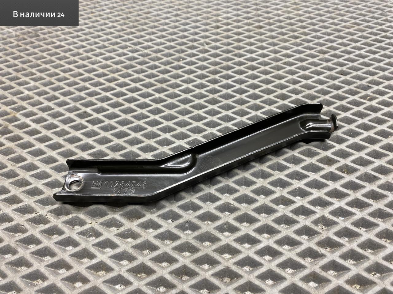 крепление аккумулятора Chevrolet Cruze 1 поколение J300 2012, 1.8 л., Z 18 XER, бензин, МКПП, седан, передний привод, GM13284548 - фото №1