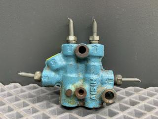 распределитель тормозных усилий Toyota Camry XV30 [рестайлинг] ACV30L 2005, 2.4 л., 2AZ-FE, бензин, МКПП, 4q2 (бежевый), седан, передний привод, 9041210140