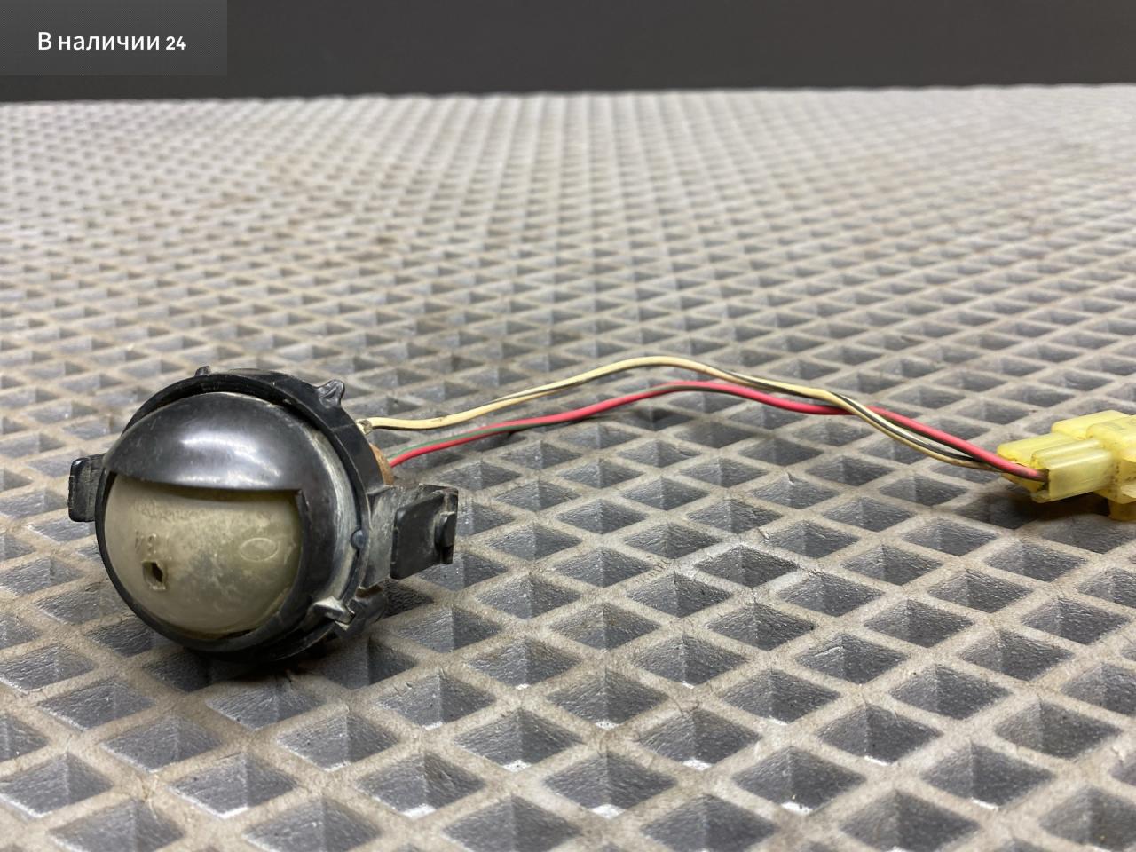 подсветка номера Toyota Cami 1 поколение J122E 2001, 1.3 л., K3-VE, бензин, АКПП, 6a5 - черный, внедорожник 5 дв., задний привод, правый руль, 81270-87403 - фото №1