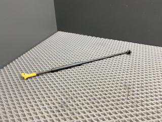 держатель капота Kia Rio 2 поколение [рестайлинг] JB 2009, 1.4 л., G4EE, бензин, МКПП, белый ud - clear white, седан, передний привод, 811701G000