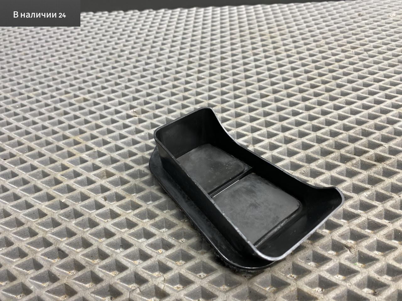 решетка вентиляции багажника Toyota Cami 1 поколение J122E 2001, 1.3 л., K3-VE, бензин, АКПП, 6a5 - черный, внедорожник 5 дв., задний привод, правый руль, 6293087401 - фото №1