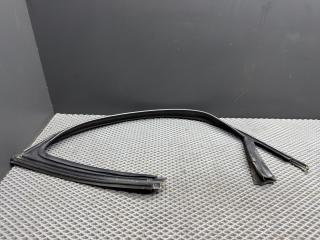 Уплотнитель стекла Renault Megane 2 поколение LM0B 2005, 1.6 л., K4M 760, бензин, МКПП, 632 — gris boreal-2, седан, передний привод, 7701475181