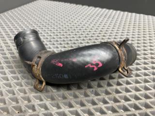 патрубок радиатора Kia Rio 2 поколение [рестайлинг] JB 2009, 1.4 л., G4EE, бензин, МКПП, белый ud - clear white, седан, передний привод, 2547226001