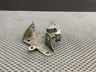 кронштейн (крепление) Renault Megane 2 поколение LM0B 2005, 1.6 л., K4M 760, бензин, МКПП, 632 — gris boreal-2, седан, передний привод, 8200792367