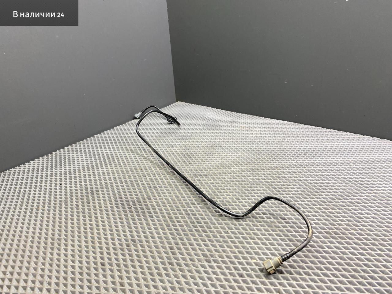 трубка топливная Renault Megane 2 поколение LM0B 2005, 1.6 л., K4M 760, бензин, МКПП, 632 — gris boreal-2, седан, передний привод, 8200139172 - фото №1