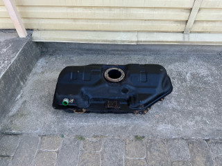 бак топливный Kia Rio 2 поколение [рестайлинг] JB 2009, 1.4 л., G4EE, бензин, МКПП, белый ud - clear white, седан, передний привод, 311501G200