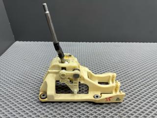 кулиса Kia Rio 2 поколение [рестайлинг] JB 2009, 1.4 л., G4EE, бензин, МКПП, белый ud - clear white, седан, передний привод, 43700-1GXXX, 437001G500VA