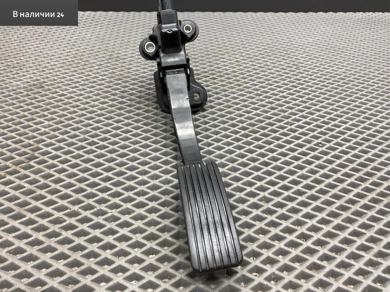 педаль Mitsubishi Lancer 10 поколение CY2A 2008, 1.5 л., 4A91, бензин, АКПП, x42b - черный, седан, передний привод, MN101544 - фото №1