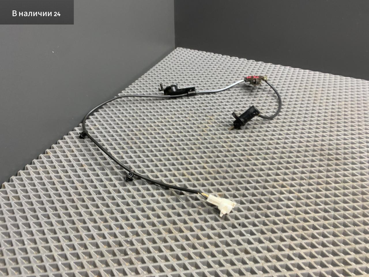 датчик ABS Toyota Cami 1 поколение J122E 2001, 1.3 л., K3-VE, бензин, АКПП, 6a5 - черный, внедорожник 5 дв., задний привод, правый руль, 8954587404 - фото №1