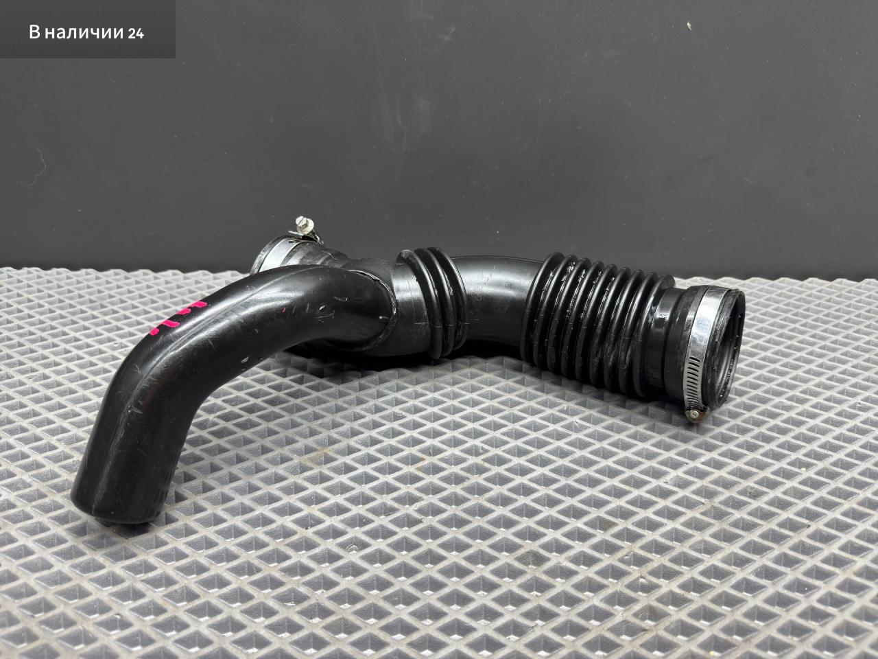 патрубок воздушного фильтра Renault Megane 2 поколение LM0B 2005, 1.6 л., K4M 760, бензин, МКПП, 632 — gris boreal-2, седан, передний привод, 8200186822 - фото №1