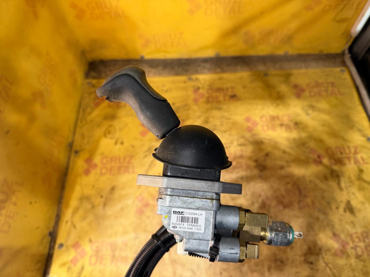 кран ручного тормоза (ручник) DAF XF 106 1 поколение 2018, MX13, 2122594 - фото №1