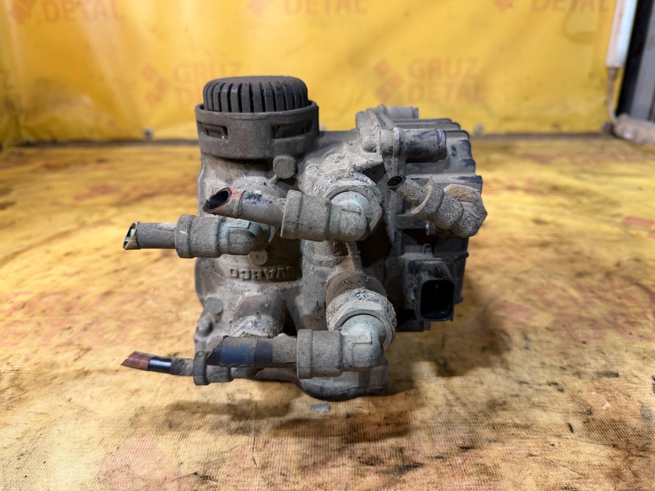 кран тормозной прицепа Mercedes-Benz, 4802040320 - фото №1