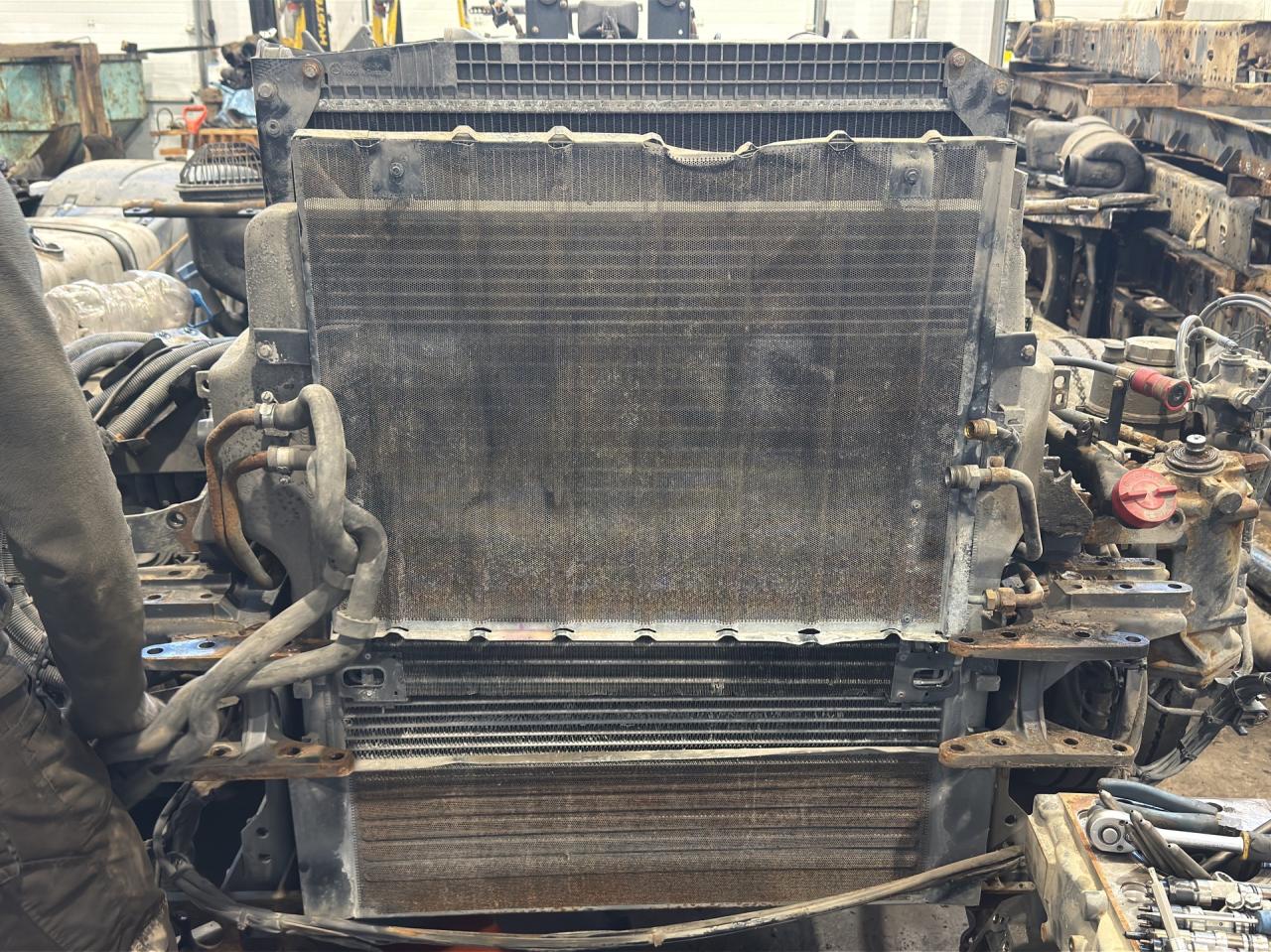 кассета радиаторов Mercedes-Benz Actros 3 поколение (MP3) 2017, OM501, 9425001203, A9425001203 - фото №1