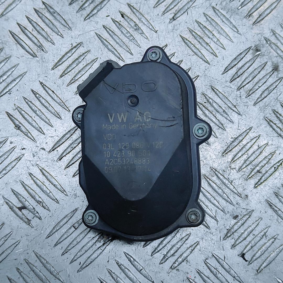 заслонка дроссельная Volkswagen Passat B6 2009, 2.0 л., TDi, CBAA, дизель, 6МКПП, серебристый, седан, передний привод, правый руль - фото №1