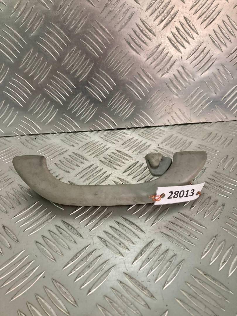 ручка внутренняя потолочная Volkswagen Passat B5 1997, 1.9 л., TDi, дизель, седан, 3B0857608 - фото №1